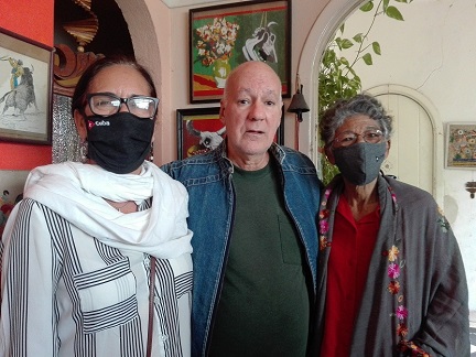 Norma Rodríguez Derivet, presidenta del Consejo Nacional de las Artes Plásticas; Rafael Zarza y Lesbia Vent Dumois, presidenta del Jurado y Premio Nacional de Artes Plásticas 2019. Foto: Cubarte. Norma Rodríguez Derivet, presidenta del Consejo Nacional de las Artes Plásticas; Rafael Zarza y Lesbia Vent Dumois, presidenta del Jurado y Premio Nacional de Artes Plásticas 2019. Foto: Cubarte.