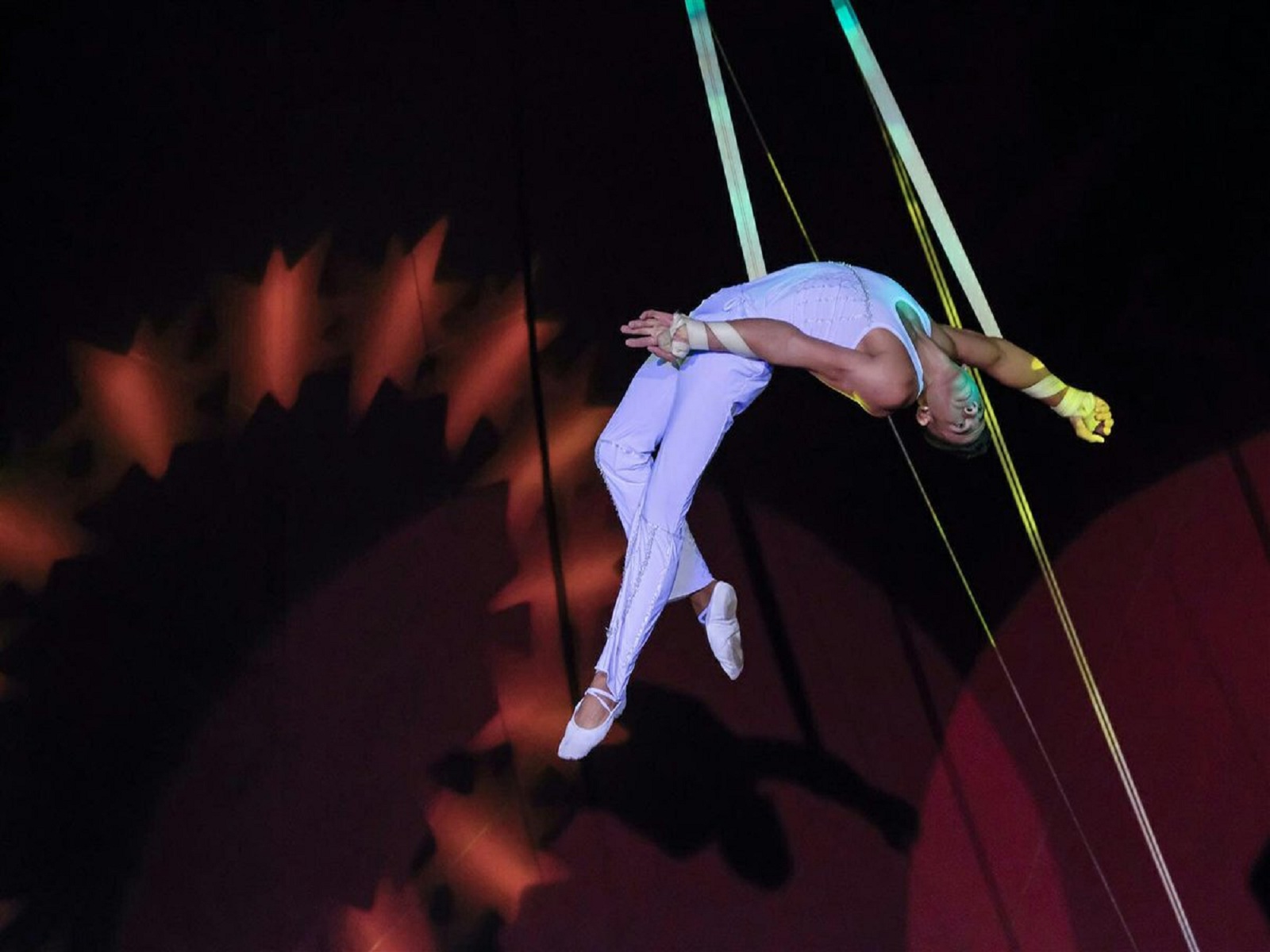 Promesas del arte circense concursan en La Habana