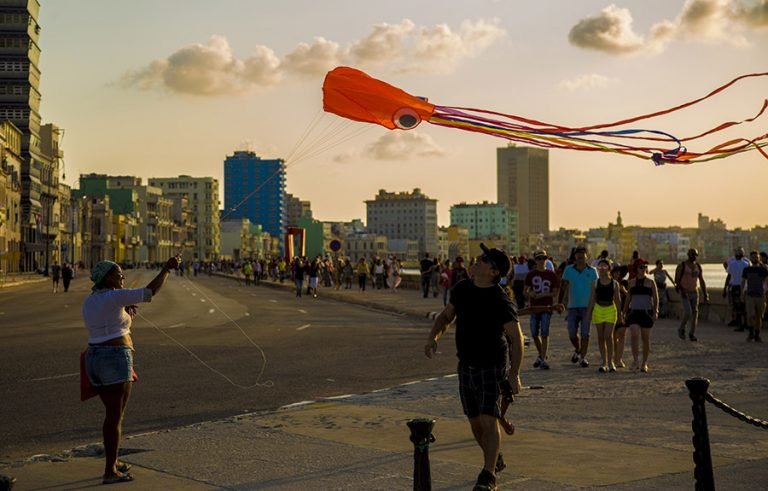 Malecon habanero toda una fiesta cultural. Foto: Ismael Francisco/ Cubadebate