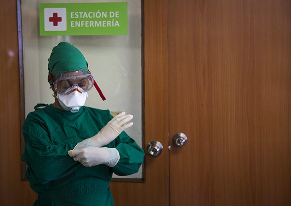 Las cubanas suman más del 70 por ciento de las personas empleadas en el sector de la salud. Foto: Irene Pérez/ Cubadebate.
