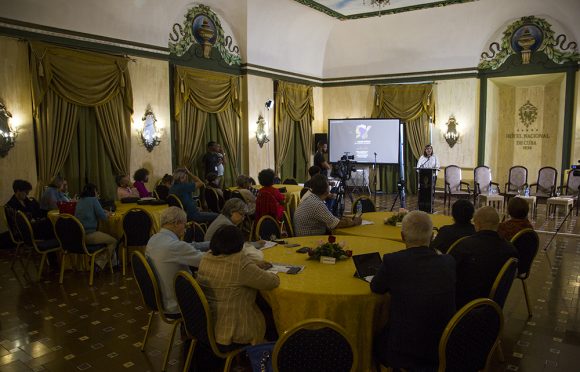 Representantes de comunidades científicas y de fe de Cuba, Estados Unidos, Brasil y otras naciones debaten en La Habana. Foto: Irene Pérez/ Cubadebate.