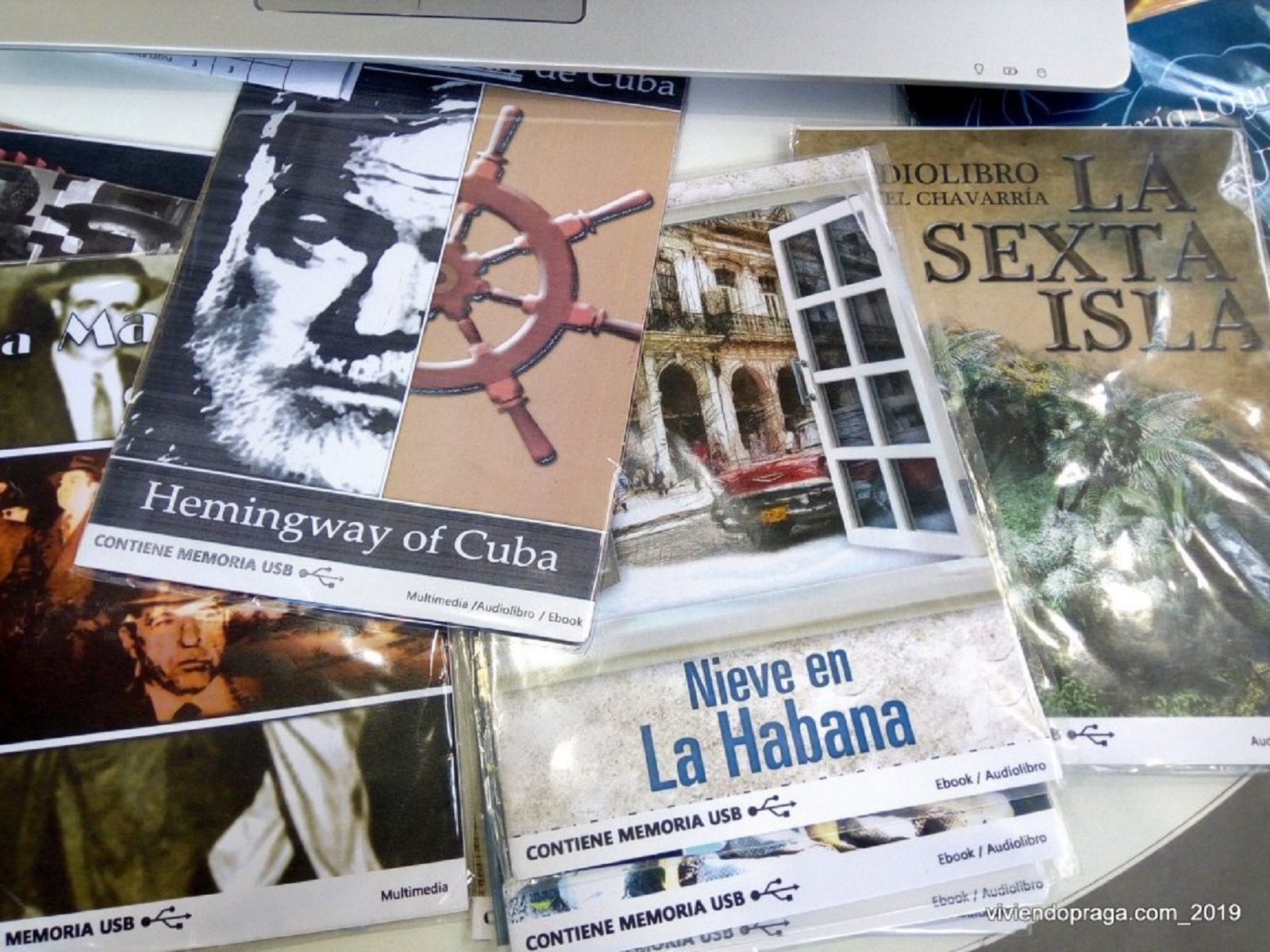 .. las publicaciones de Cuba sorprenden por que vienen en formato electrónico, multimedias y con USB