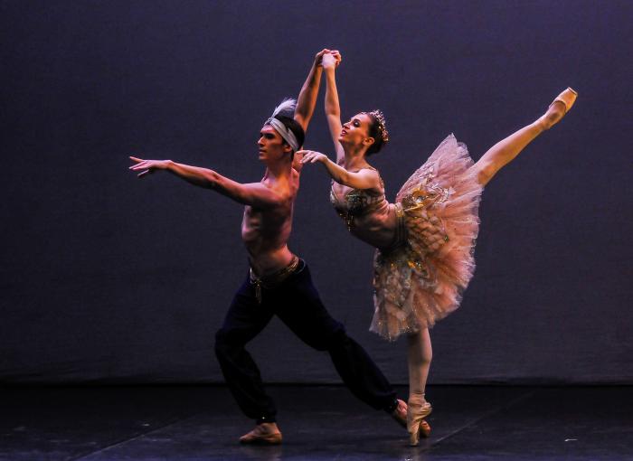 El corsario interpretado por Evgenia y Nikita Chetvernikov del Ballet Nacional Checo. Foto: Ariel Cecilio Lemus