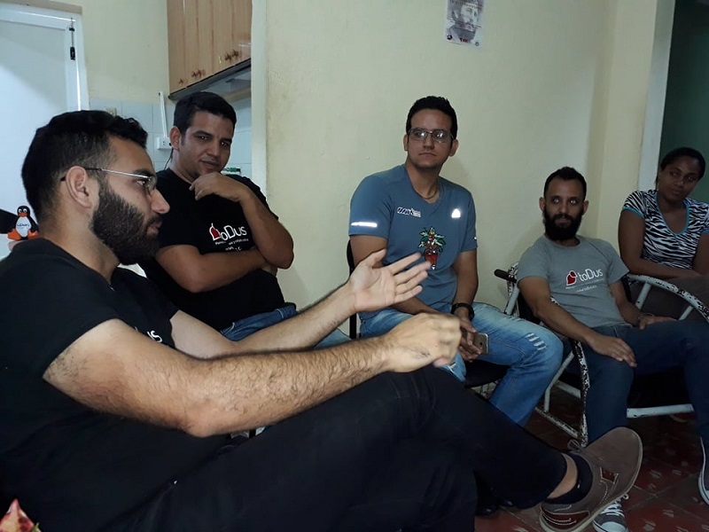 Apklis y toDus: cómo sortear las espinas del rosal 