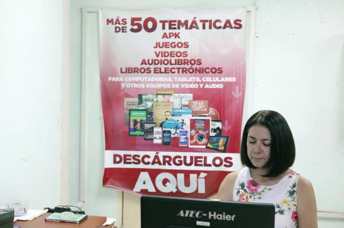 En los puntos de venta de Citmatel se puede comprar, en moneda nacional, una amplia gama de títulos; también accediendo al sitio www.superfacil.cu , entre otras alternativas. Foto: David Gómez Ávila