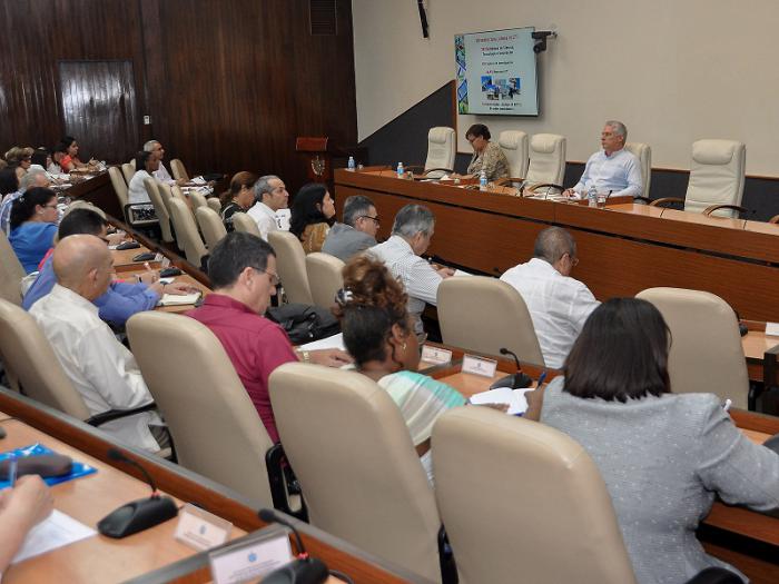 Las empresas y entidades deben participar como demandantes de innovación y ser parte de su aseguramiento, señaló el Presidente de la República en el más reciente chequeo del Programa de Ciencia. Foto: Estudios Revolución