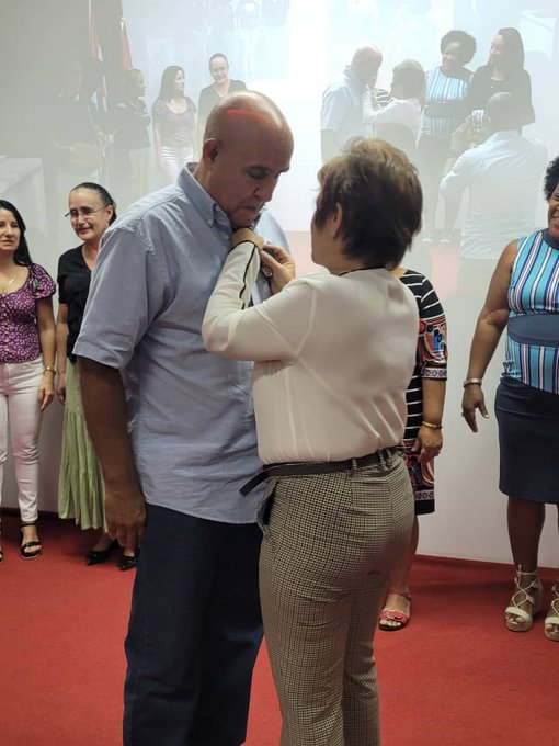 Reciben trabajadores de Citmatel la Distinción Juan Tomás Roig 