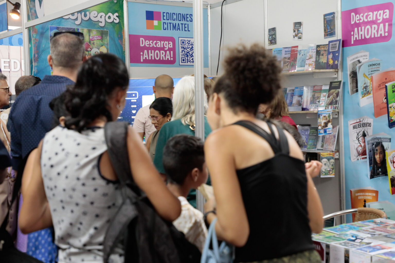 Presentaciones y ventas de eBooks, audiolibros, multimedia, APKs, libros impresos, libros de realidad aumentada y juegos didácticos formaron parte del programa de Ediciones Citmatel en la Feria Internacional del Libro. / Yasset Llerena